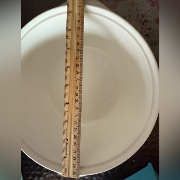 Savinio White Casserole Dish with Lid. - Picture 11 of 12